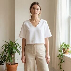 VETTA Women's Cropped V-Neck Blouse Short Sleeve White Size Medium